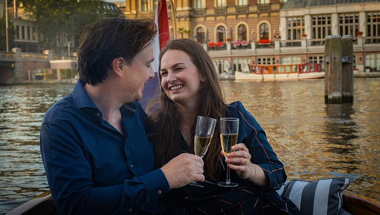 romantic Amsterdam canal cruise